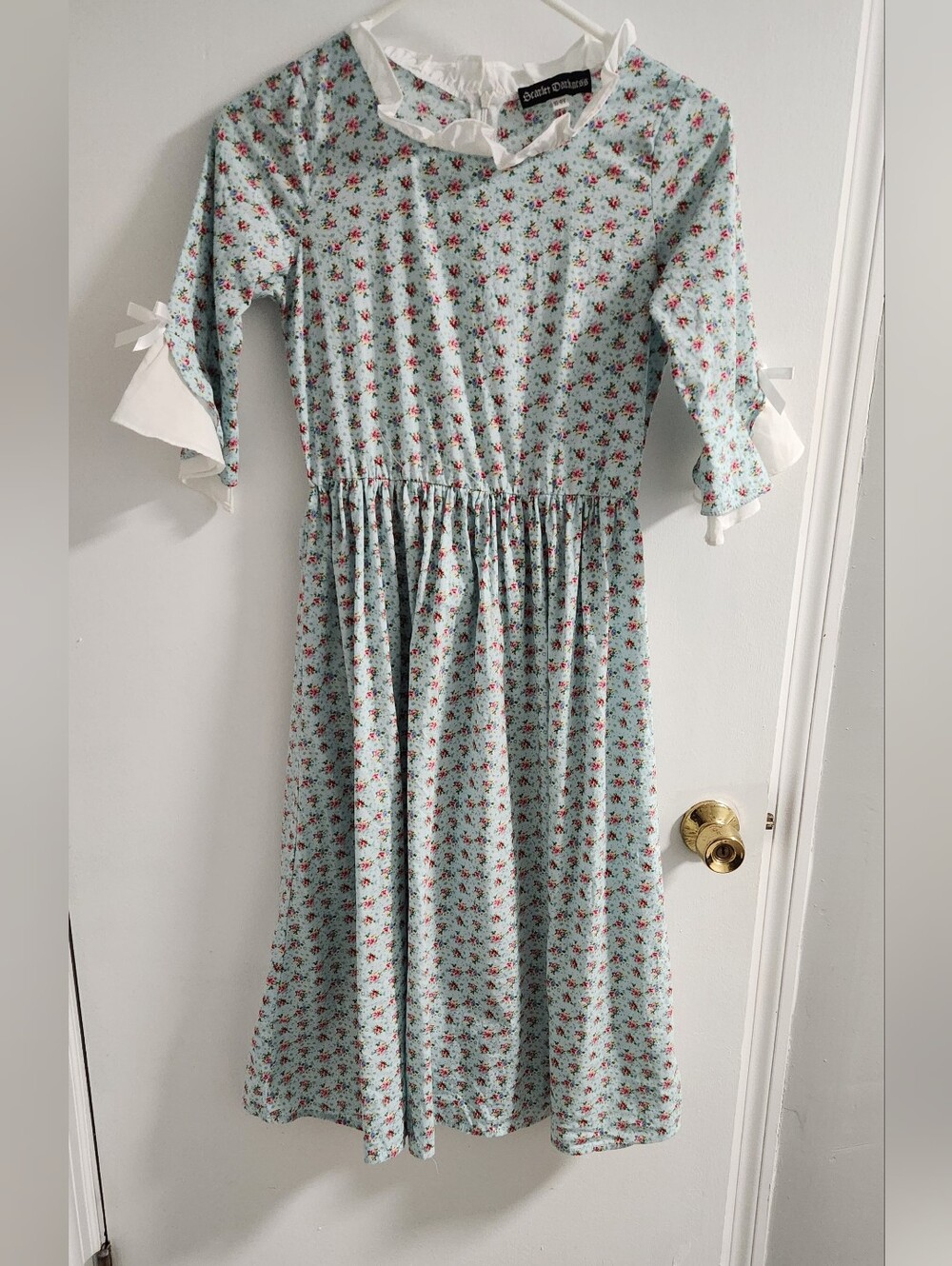 Scarlet Darkness Floral Midi Dress in Light Blue ,size 10/11 Y